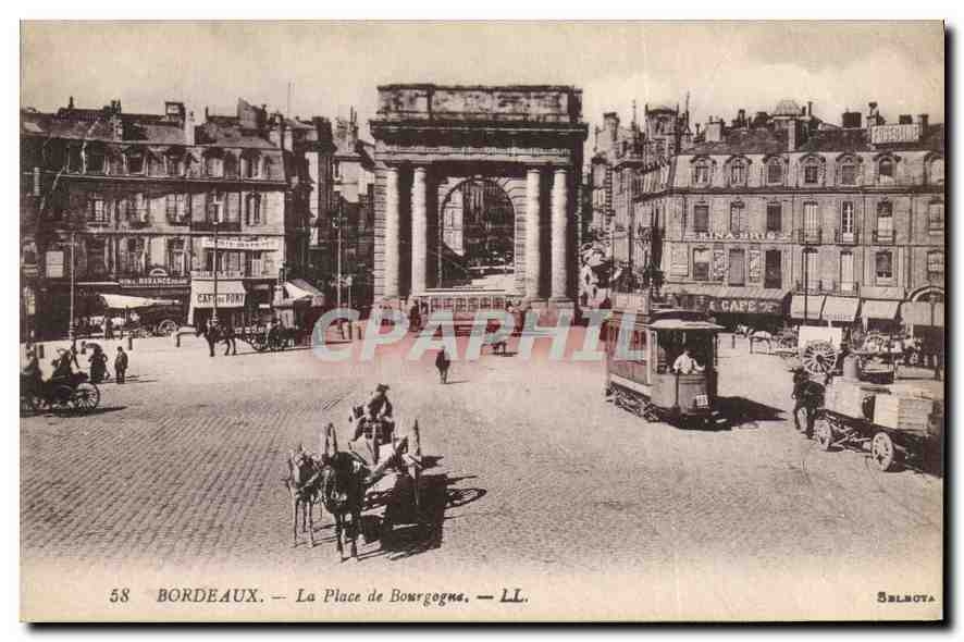 CPA Bordeaux La Place de Bourgogne Tramway
