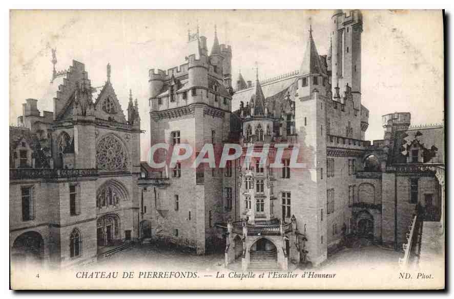 CPA Chateau de Pierrefonds La Chapelle et l'Escalier d'Honneur