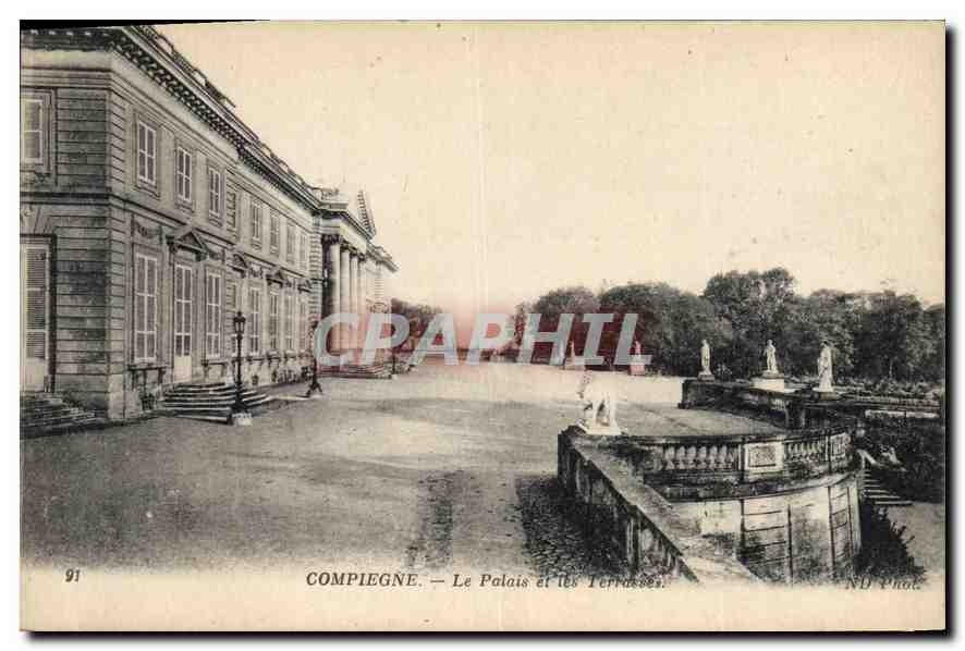 CPA Compiegne Le Palais et les Terrasses