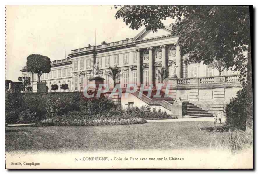 CPA Compiegne Coin du Parc avec vue sur le Chateau