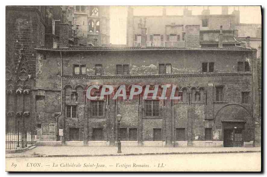CPA Lyon La Cathedrale Saint Jean Vestiges Romains