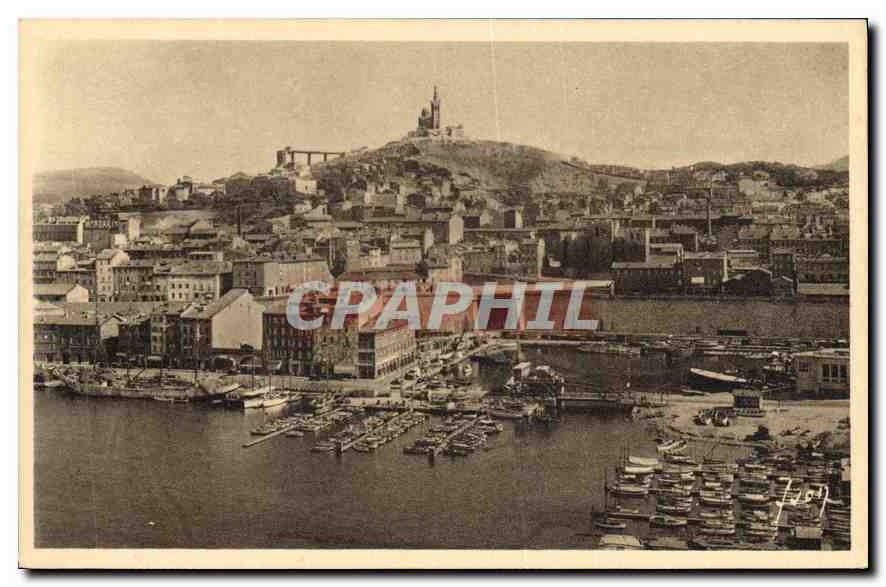 CPA Marseille B du R vue sur Notre Dame de la garde et le Bassin de Carenage 