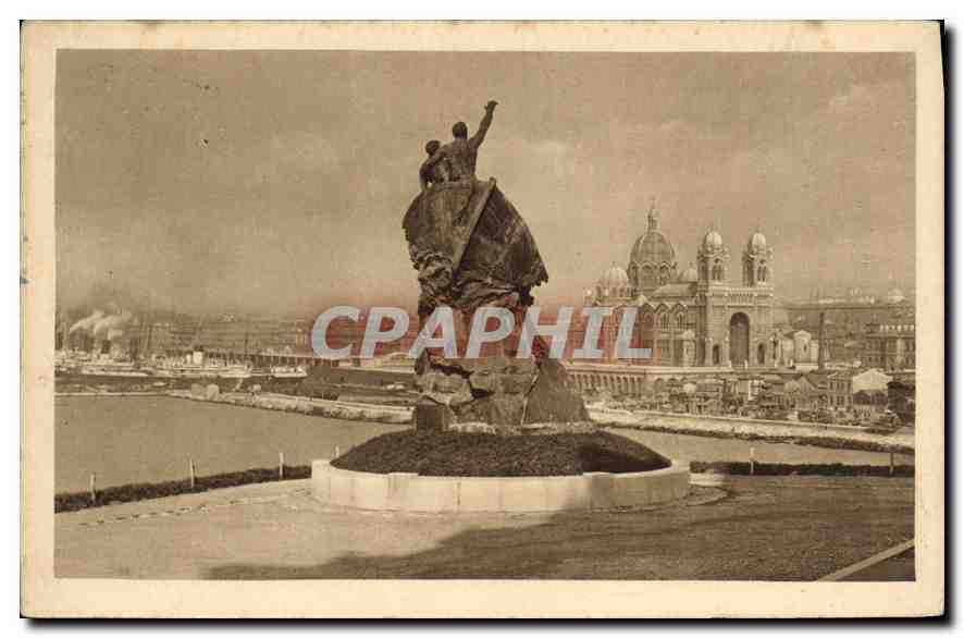 CPA Marseille vue sur la Cathedrale et le port de la Joliette prise des Jardins du Pharo 