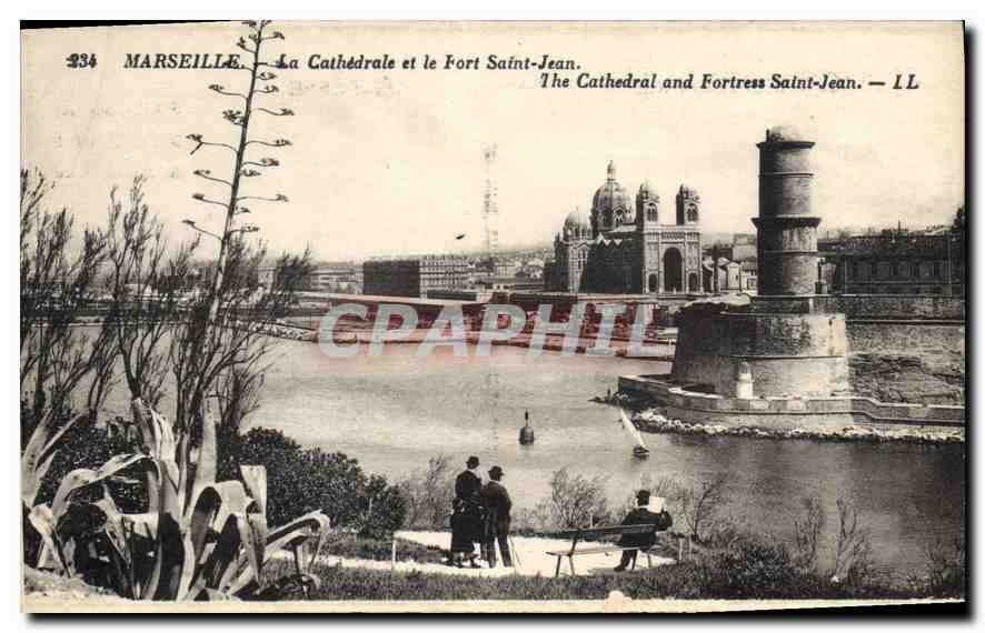 CPA Marseille la Cathedrale et le Fort Saint Jean 