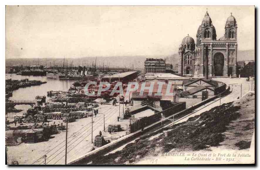 CPA Marseille Le Quai et le Port de la Joliette la Cathedrale