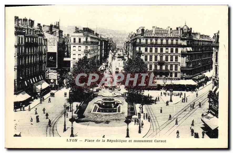 CPA Lyon Place de la Republique et monument Carnot 