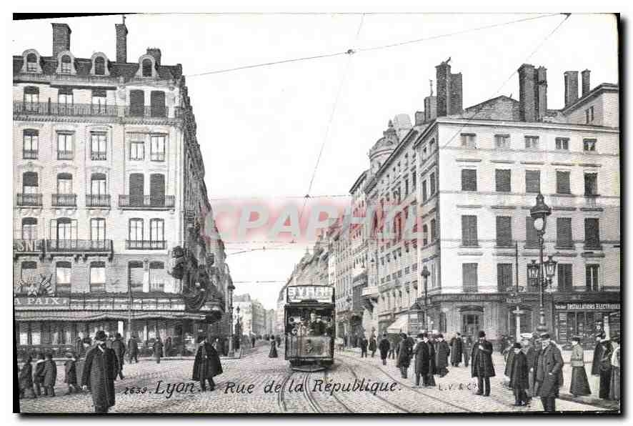 CPA Lyon Rue de la Republique Tramway Byrrh