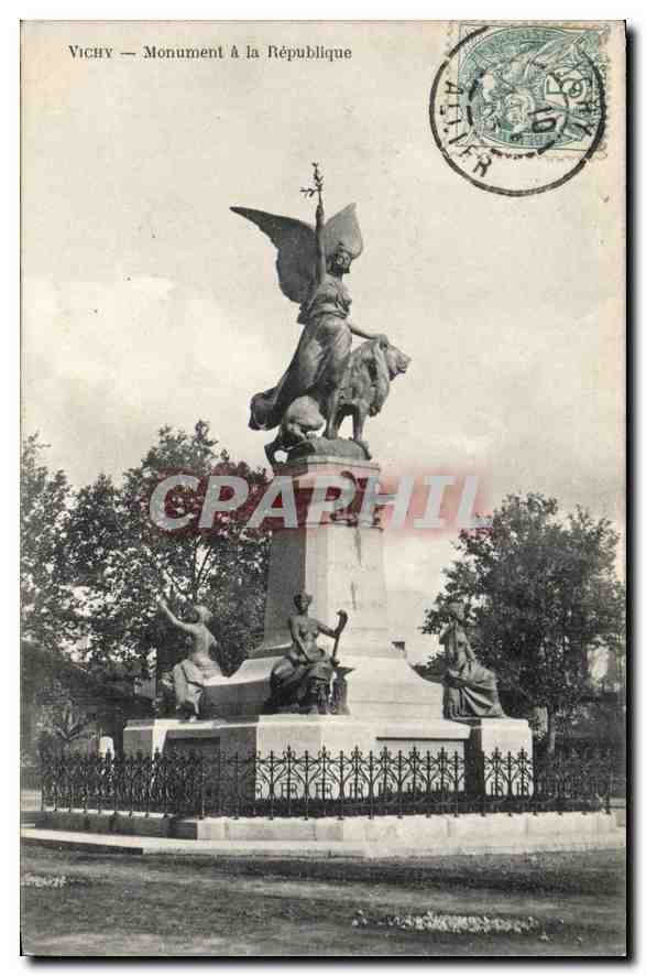 CPA Vichy Monument a la Republique 
