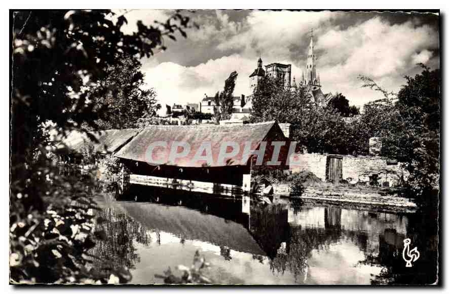 CPA Guingamp C du N La Basilique Notre Dame de Bon Secours et Vieux