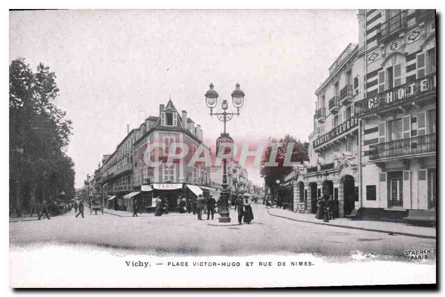CPA Vichy Plage Victor Hugo et Rue de nimes 