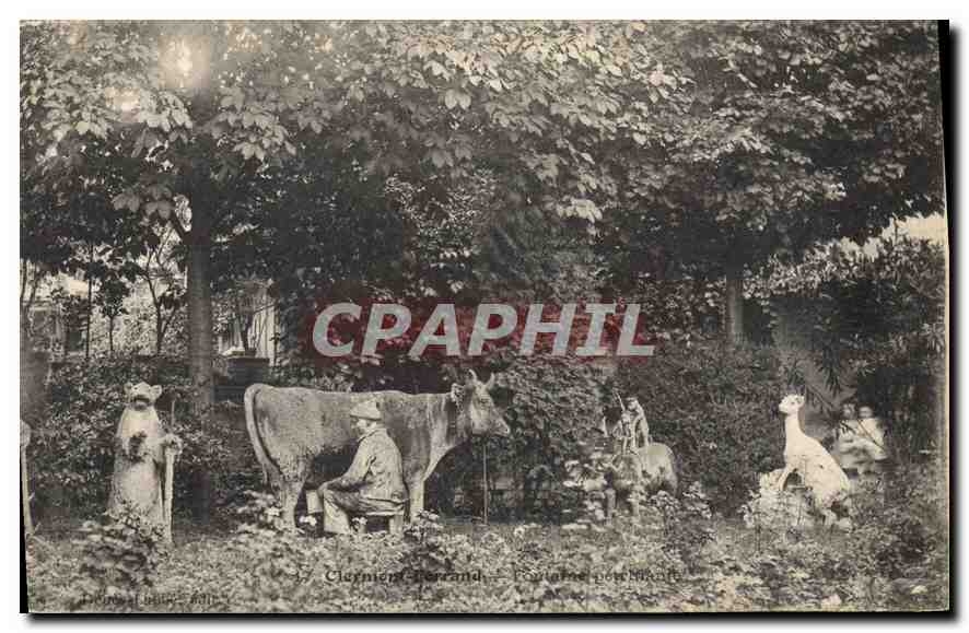 CPA Clermont Ferrand Fontaine petrifiante Chevre Vache