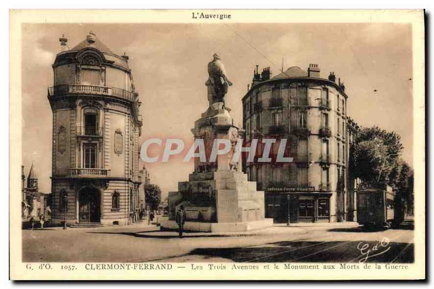 CPA L'Auvergne Clermont Ferrand Les Trois et le Monument aux Morts de la Guerre