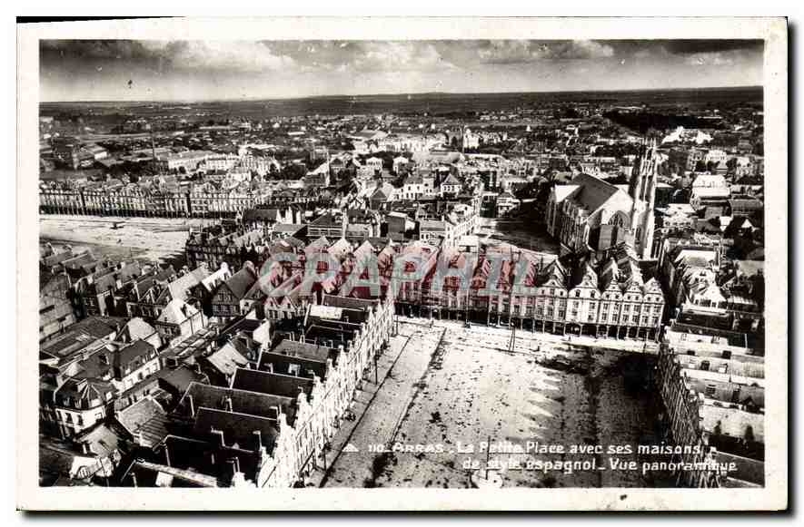 CPA Arras La Petite avec ses maisons de style espagnol Vue panoramique