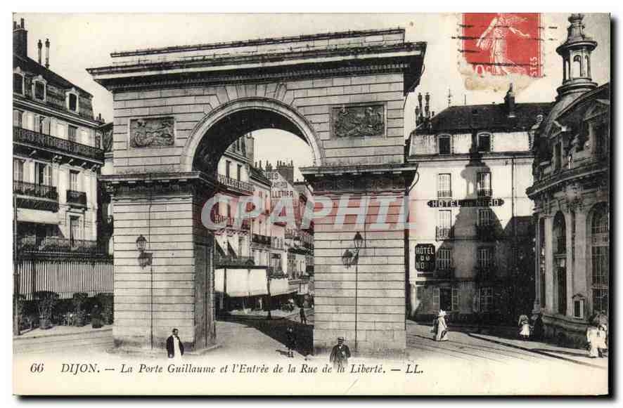 CPA Dijon La Porte Gullaume et l'Entree de la Rue de la Liberte 