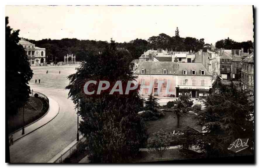 CPA Le Mans Un Coin de la Place des Jacobins et le Theatre 