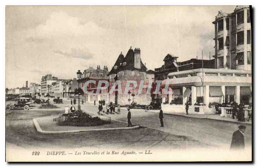 CPA Dieppe Les Tourless et la Rue Aguado 