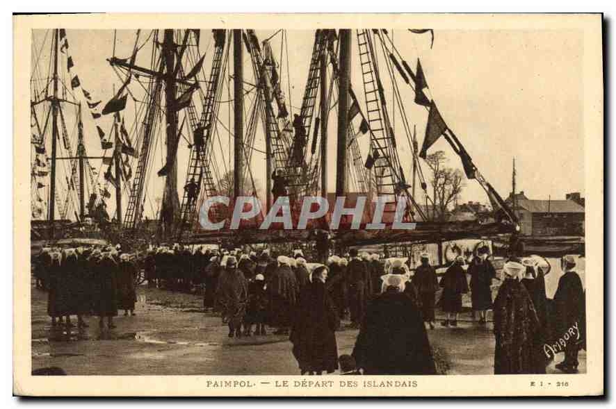 CPA Paimpol Le Depart des Islandais Bateaux