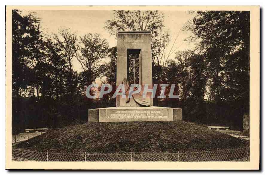 CPA Foret de Compiegne Clairiere de l'Armistice Monument du Martin 