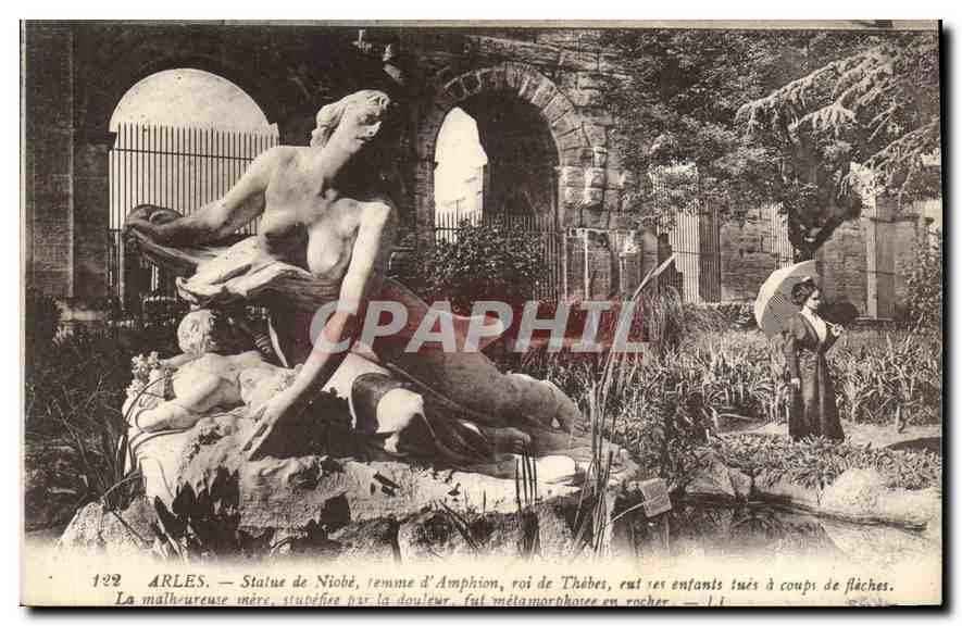 CPA Arles Statue de Niobe remme d'Amphion roi de Thobes 
