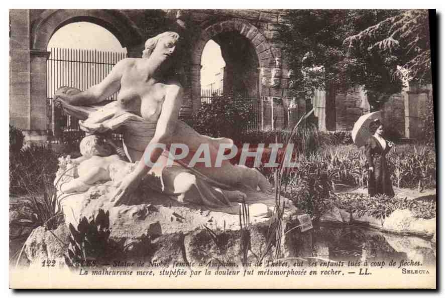 CPA Arles Statue de Niobe 