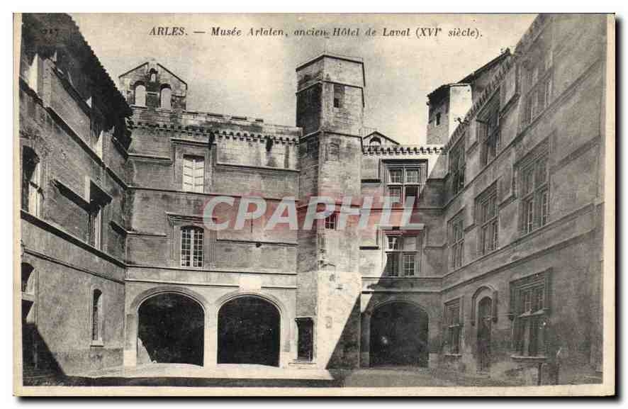 CPA Arles Musee Arlalen ancien Hotel de Laval 