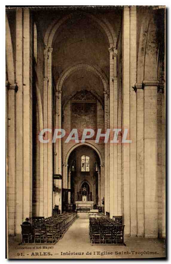CPA Arles Interieur de l'Eglise Saint Trophime