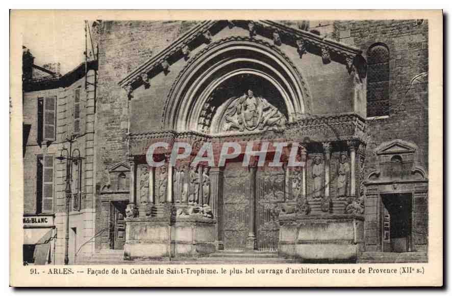 CPA Arles Facade de la Cathedrale Saint Trophime le plus bel ouvrage d'architecture romane de Proven