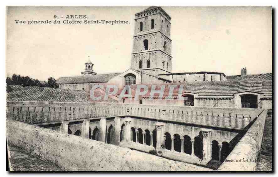 CPA Arles Vue generale du Cloitre Saint Trophime 