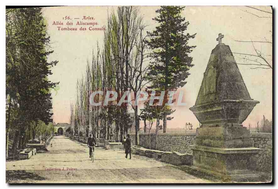 CPA Arles Allee des Aliscamps Tombeau des Consuls
