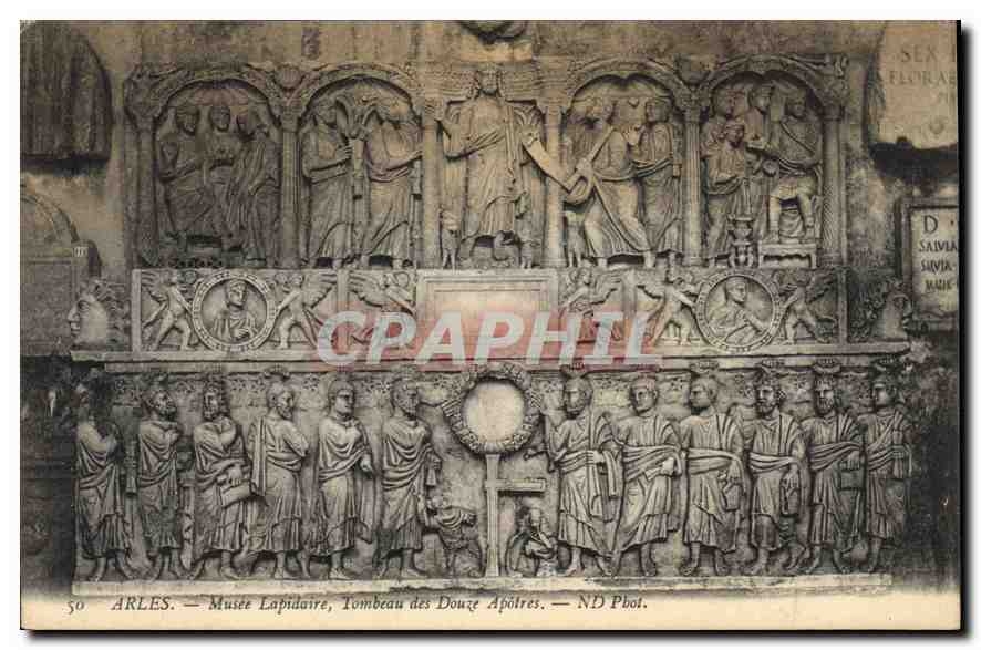 CPA Arles Musee Lapidaire Tombeau des Douze Apotres
