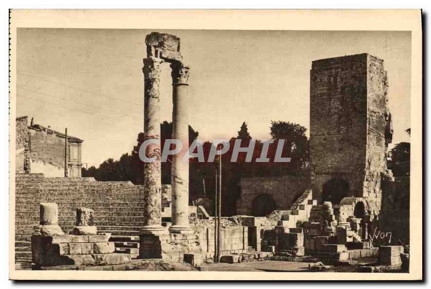 CPA Arles Bouches du Rhone Le Theatre Antique 