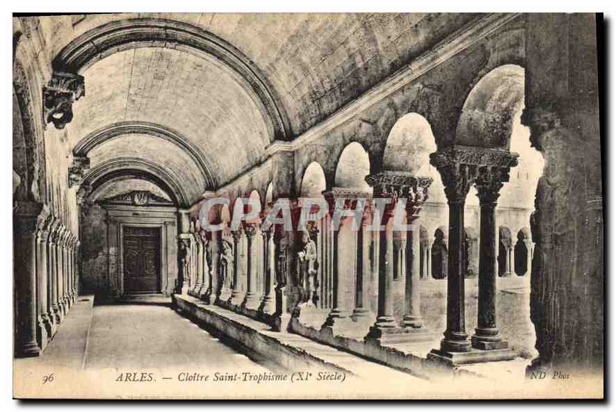 CPA Arles Cloitre Saint Trophime XI siecle