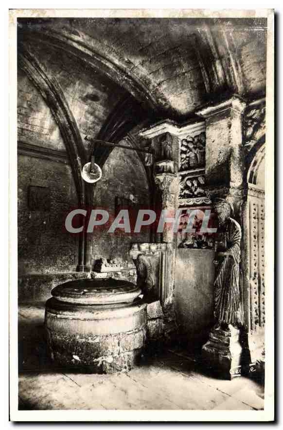 CPA Arles en Provence Cloitre St Trophime Le Puits 