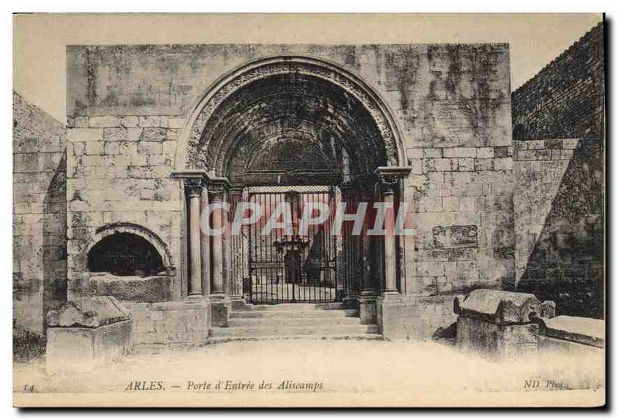 CPA Arles Porte d'Entree des Aliscamps 