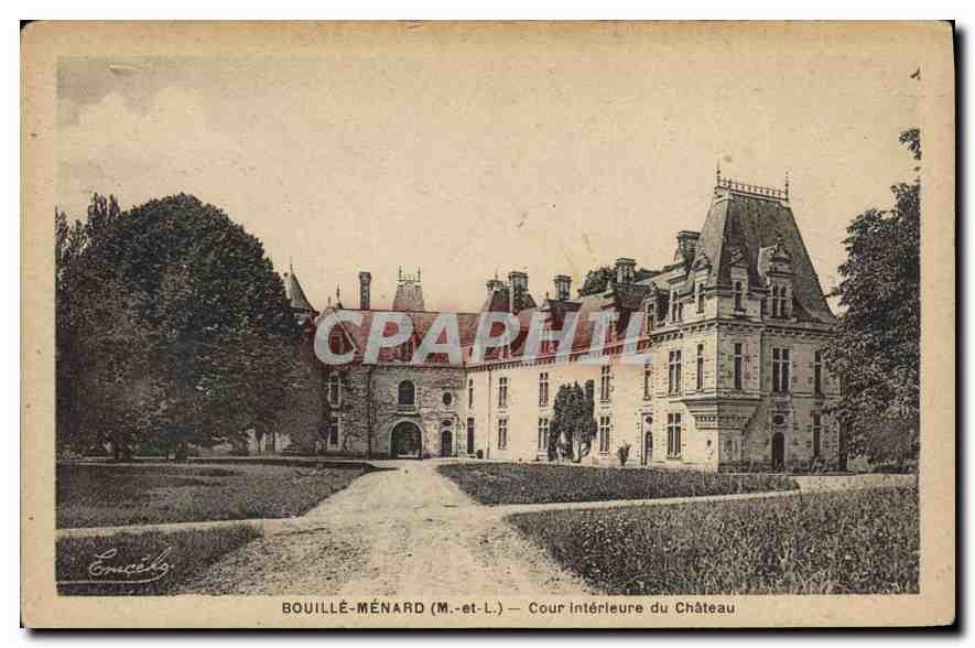 CPA Bouille Menard M et L Cour interieure du Chateau 