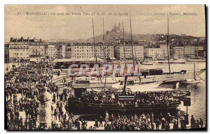 CPA Marseille Un coin du Vieux Port et ND de la Garde Bateaux