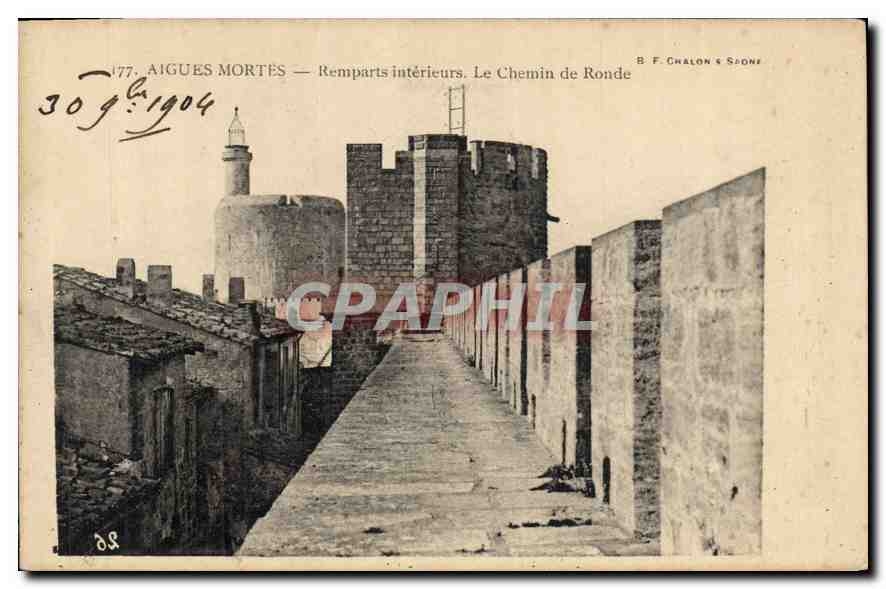 CPA Aigues Mortes Remparts interieurs Le Chemin de Ronde