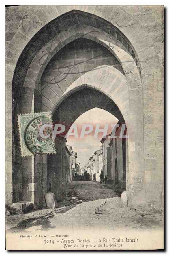 CPA Aigues Mortes La Rue Emile Jamais Vue de la port de la Reine 