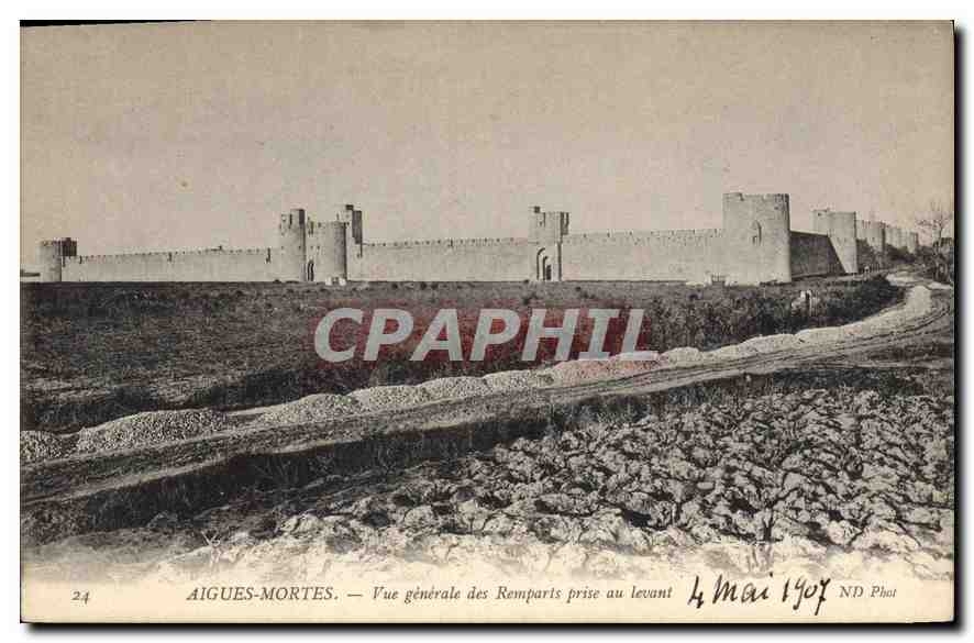 CPA Aigues Mortes Vue generale des Remparts prise au levant 