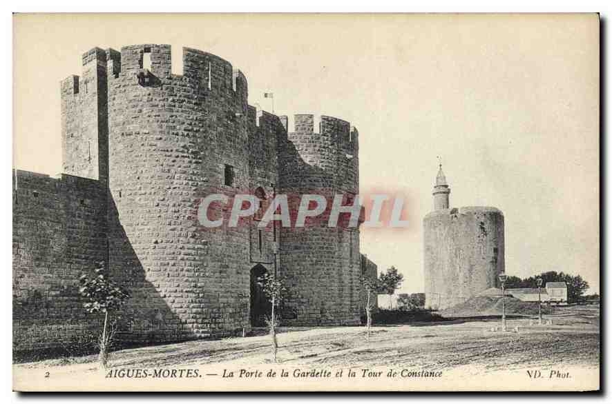 CPA Aigues Mortes La Porte de la Gardette et la Tour de Constance 