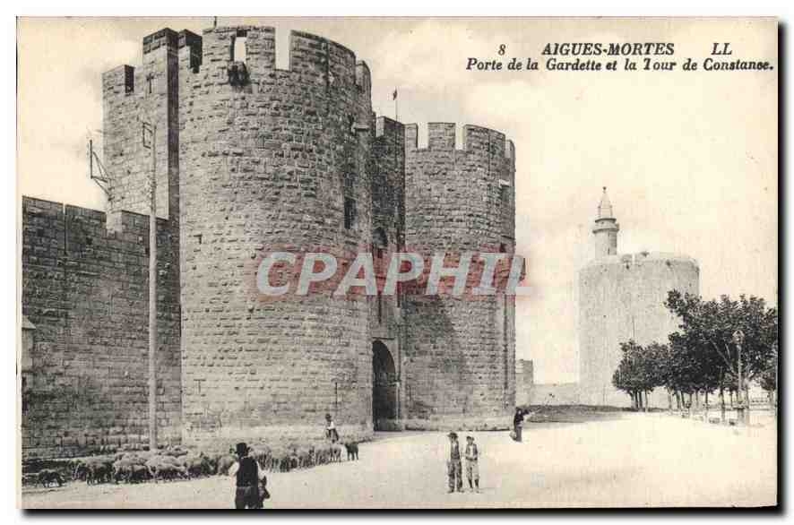 CPA Aigues Mortes Porte de la Gardette et la Tour de Constance 