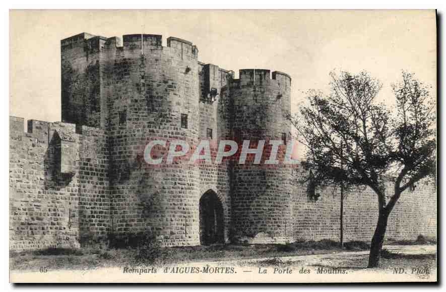 CPA Remparts d'Aigues Mortes La Porte des Moulins 