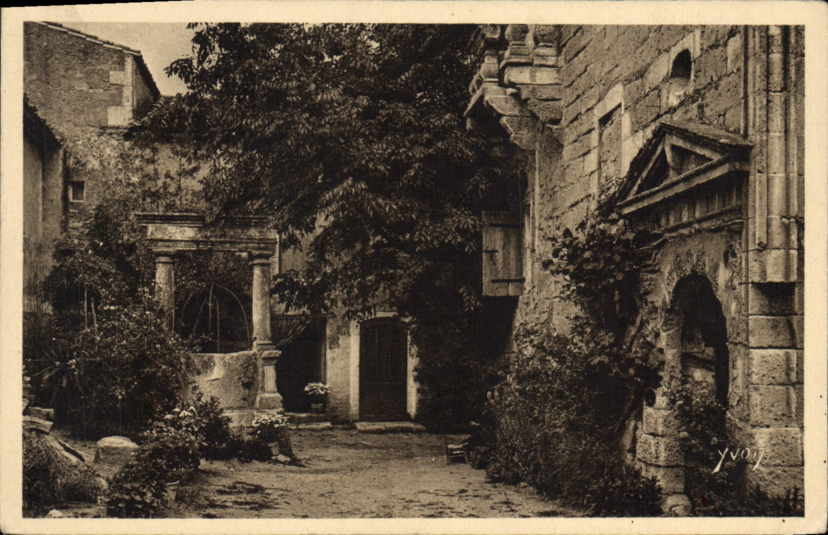 CPA Paysages et Pierres de Provence Saint Remy B du R interieur de Ferme