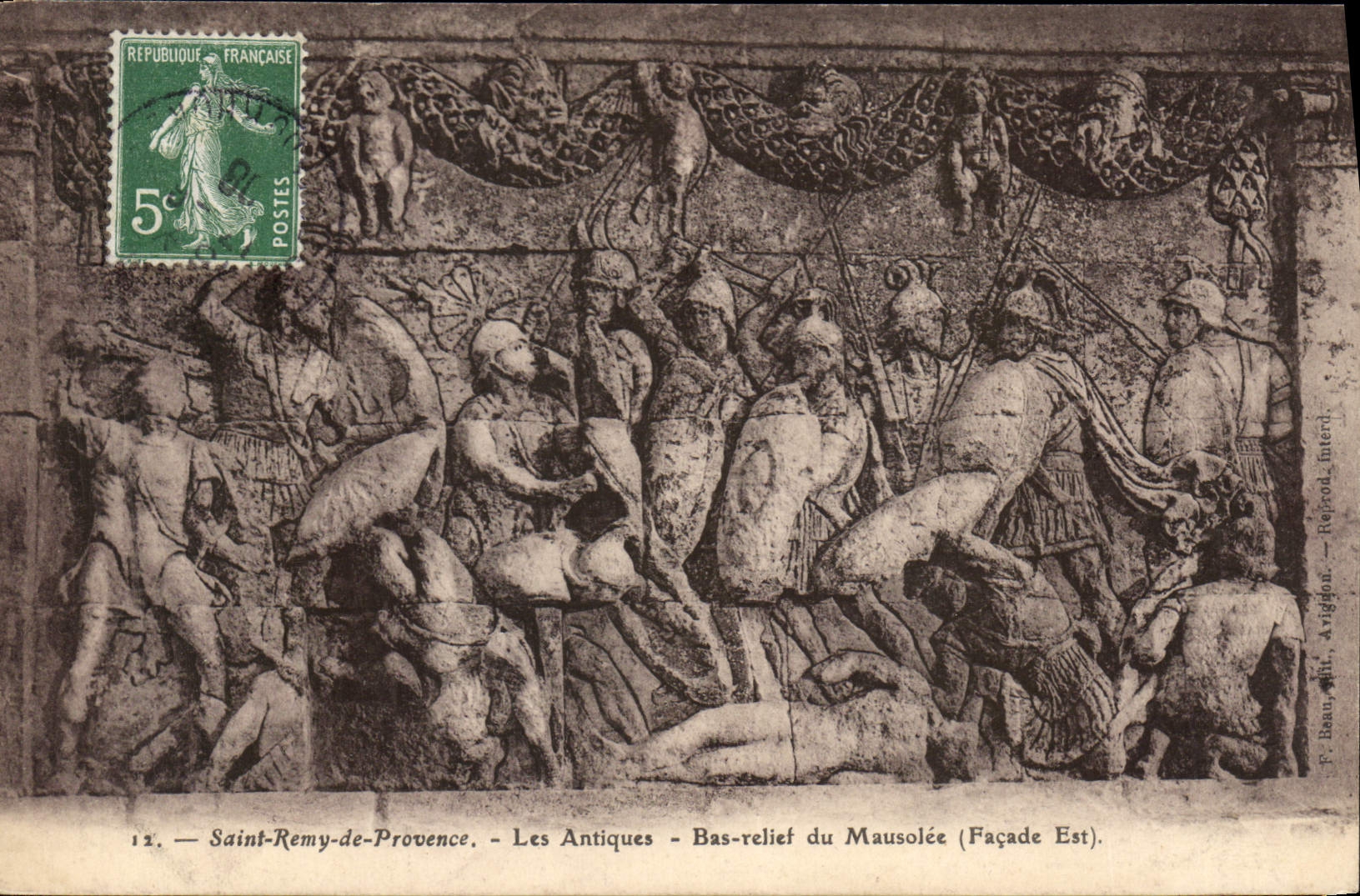 CPA Saint Remy de Provence les Antiques Bas relief du Mausolee Facade Est