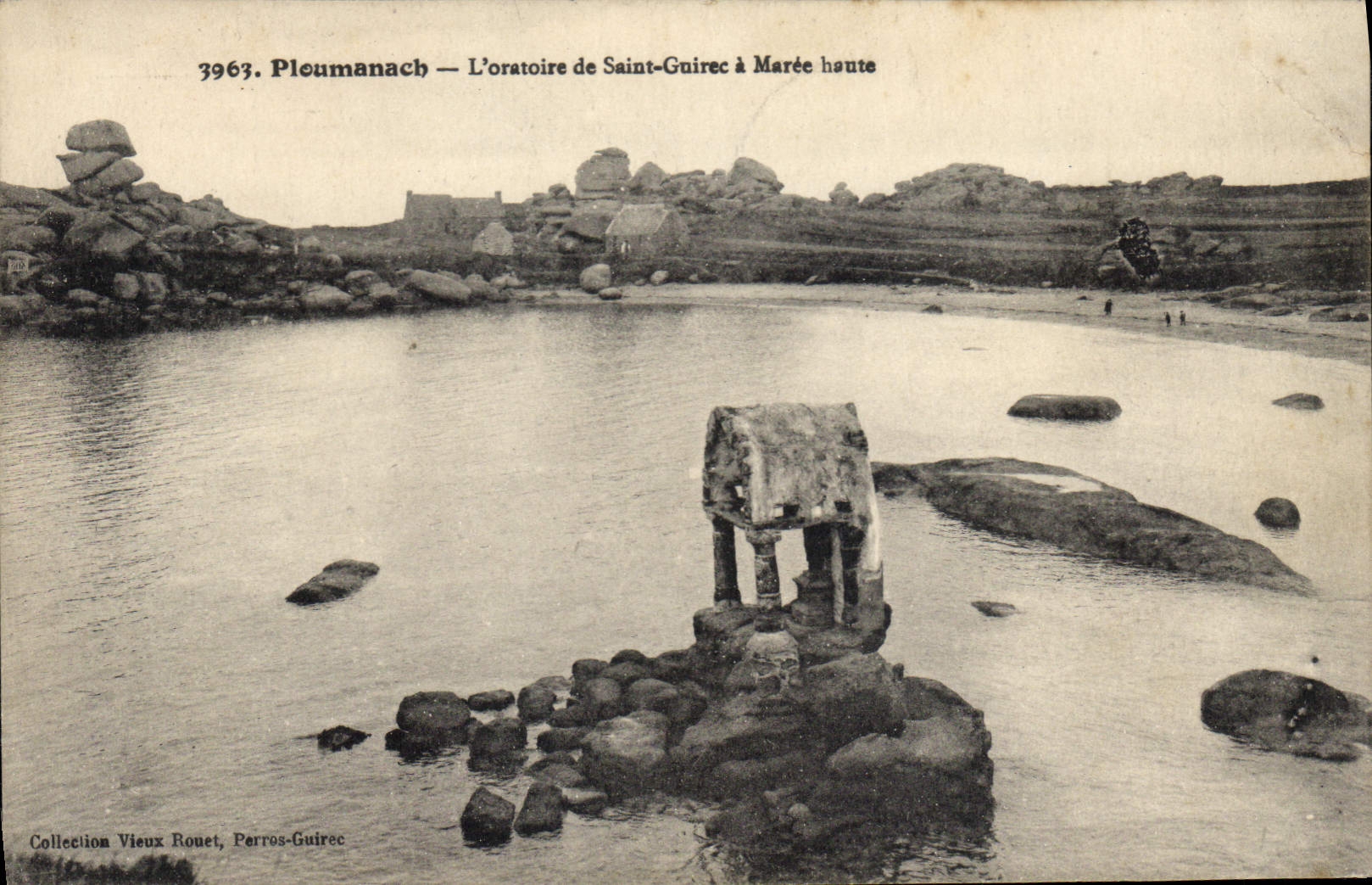 CPA Ploumanach l'Oratoire de Saint Guirec a Maree Haute