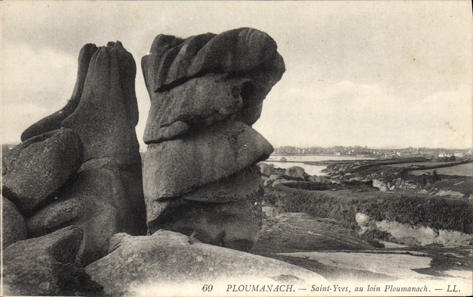 CPA Ploumanach Saint Uves au loin Ploumanach