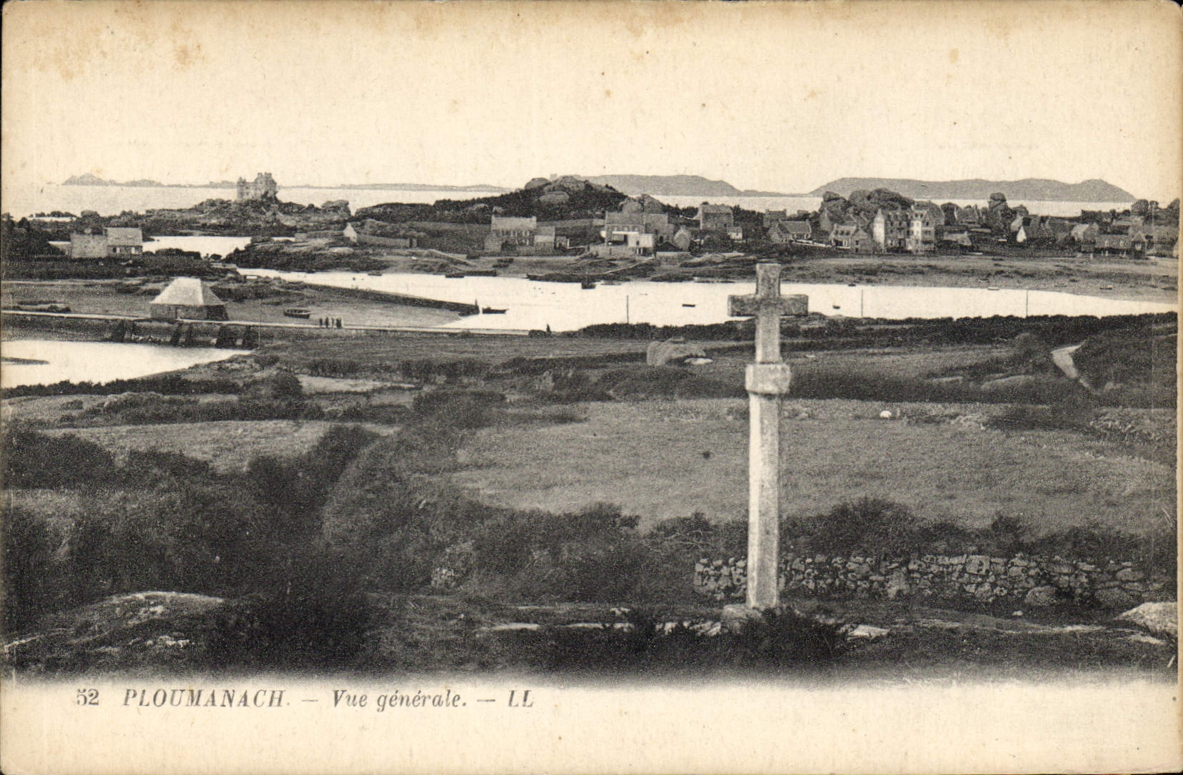 CPA Ploumanach vue generale 
