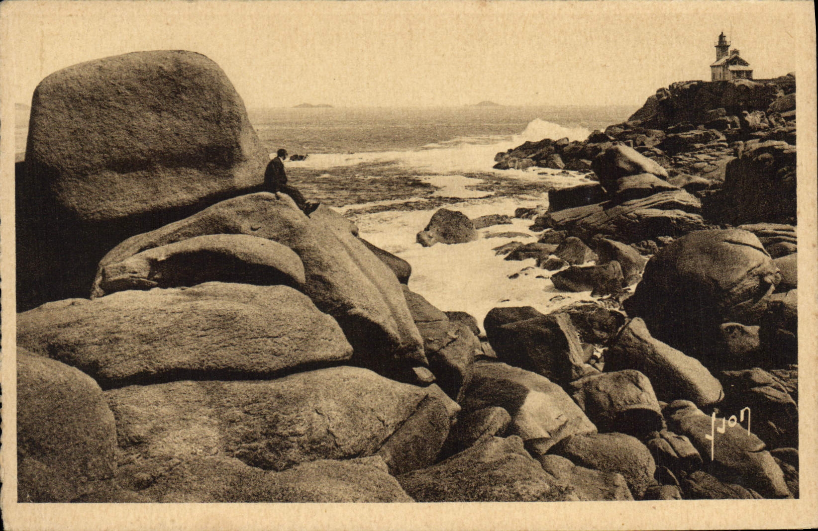 CPA Ploumanach Cotes du Nord les rochers du Phare