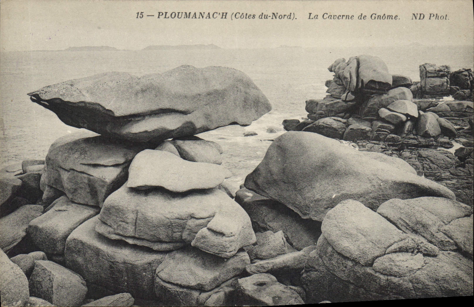 CPA Ploumanach Cotes du Nord la Caverne de Gnome 
