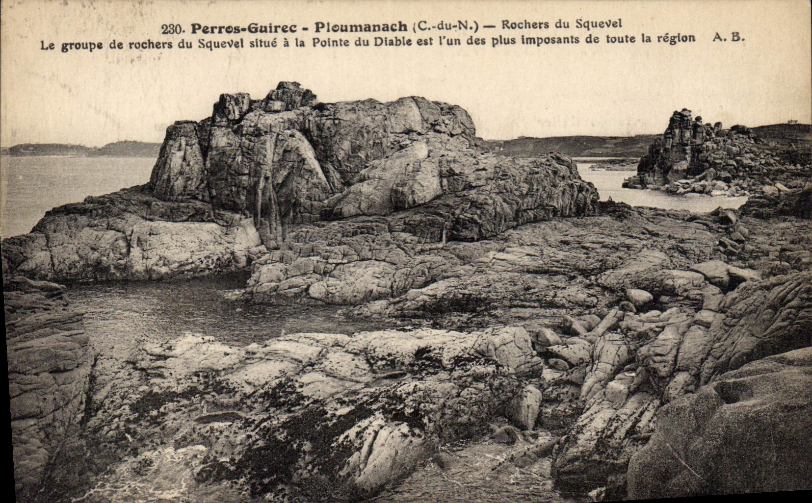 CPA Perros Guirec Ploumanach C du N Rochers du Squevel le groupe de rochers du Squeval situe a la po